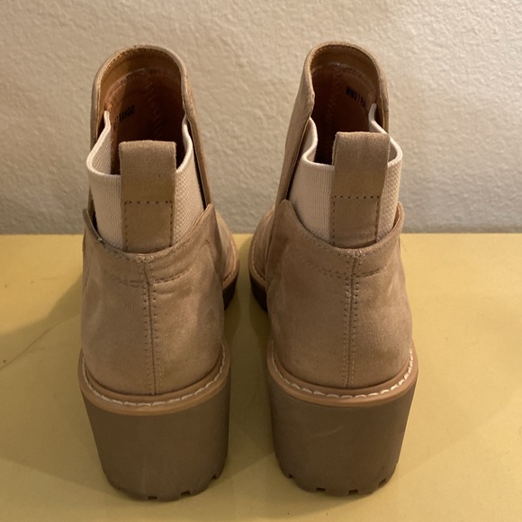 Dolce Vita‎ Taupe Ankle Slip on Boots.  Suede.  Size 7.  Maybe Worn Once. - Picture 4 of 8